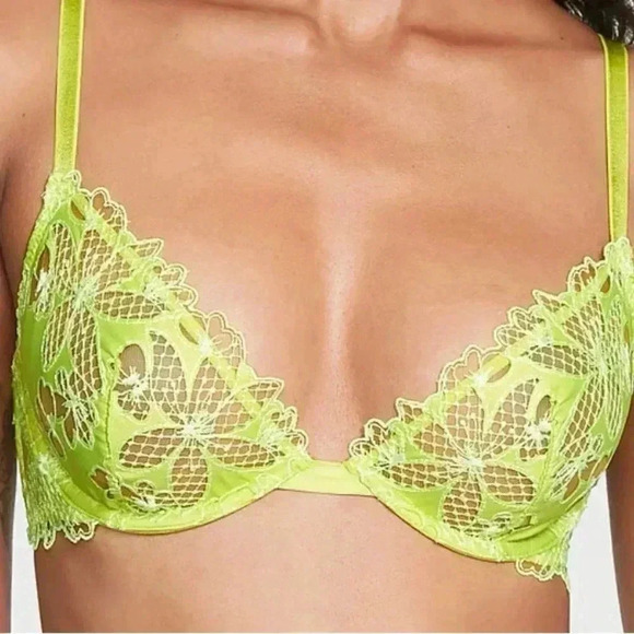 Victoria’s Secret bra NWT Unlined Rose Lace & Grommet Low-Cut Demi Bra - Picture 2 of 7